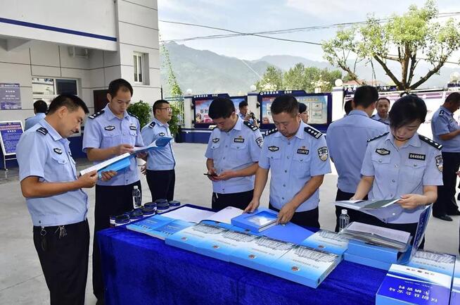 智璟無(wú)人機(jī)立足70周年國(guó)慶大慶, 為漢陰警務(wù)保障工作保駕護(hù)航 智璟無(wú)人機(jī)立足70周年國(guó)慶大慶, 為漢陰警務(wù)保障工作保駕護(hù)航